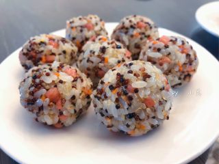 16、三色藜麦饭团,球形
