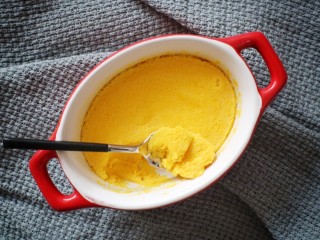 9、蛋黄南瓜蒸蛋,有南瓜纤维，沙沙的口感。