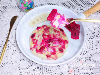 16、水果披萨,挖起一勺,火龙果的颜色特别好看哟!