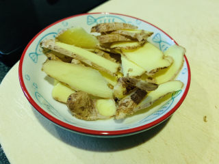 7、麻油猪肝,切片