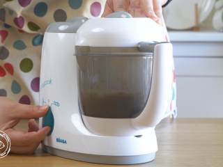 3、9m+藜麦薯饼（宝宝辅食）,接着藜麦放入辅食机中打碎~