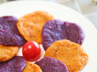 10、9m+藜麦薯饼（宝宝辅食）,藜麦紫薯饼按照同样的操作就可以哈~放到温热就可以给娃吃啦，比较小的宝宝可以切小一点吃哈~