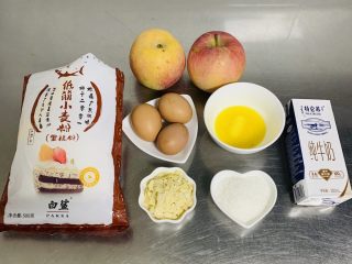 1、苹果千层蛋糕,准备材料
