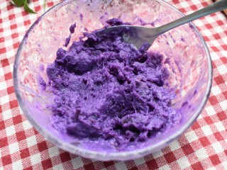 8、紫薯米糕（宝宝辅食）,搅拌均匀