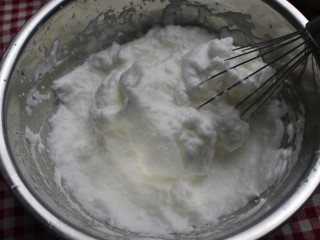 12、紫薯米糕（宝宝辅食）,打发至硬性发泡