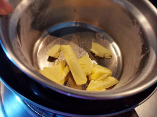 6、牛奶棒,黄油隔水融化