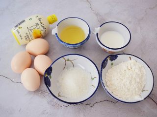 1、棉花纸杯蛋糕,准备好材料