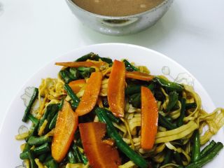 7、豆角焖面,哈哈，月子餐，豆角胡萝卜炒面，猪蹄花生汤