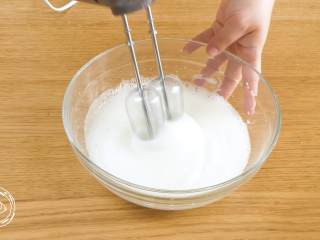 4、12m+宝宝蒸蛋糕（宝宝辅食）,打发小泡~