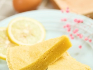 15、12m+宝宝蒸蛋糕（宝宝辅食）,出锅，热腾腾的蒸糕就做好了。切成小块或条状就可以给宝宝吃啦~