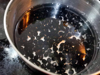 5、猪脚姜,黑豆泡发