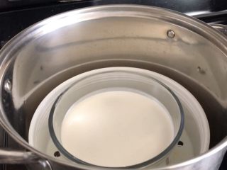 6、百味糯米糍,让完美的糊糊洗个桑拿????‍♀️????‍♂️哈哈哈，下锅蒸15分钟左右。