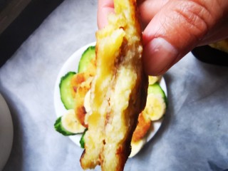 10、豆渣香蕉素饼,绵软，入口即化，奶粉夹杂着香蕉的香甜，