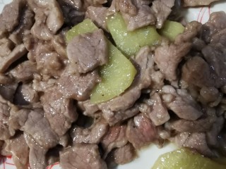 2、蒜苔炒肉片,梅柳肉切片（忘拍照了）
