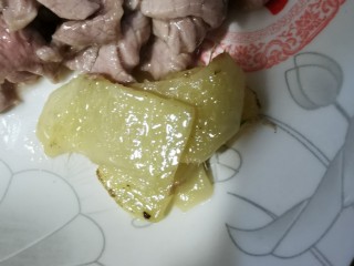 3、蒜苔炒肉片,姜切片（忘拍照了）