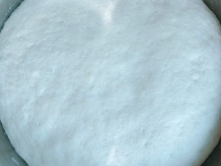 8、牛肉薄饼,1小时后，发酵好的面团