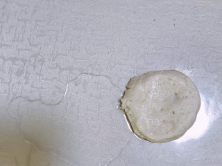 17、牛肉薄饼,桌上放油