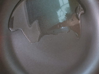 28、牛肉薄饼,不粘锅中放油