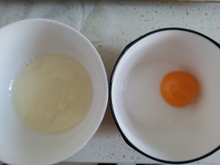 7、杏仁酥（手抓饼版）,分离蛋黄
