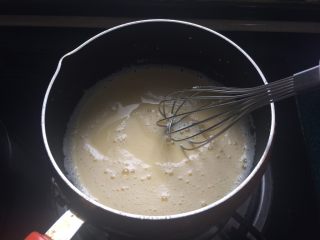 5、懒人冰淇淋,小火煮，手抽必须一直搅拌不要停，不能沸腾哦