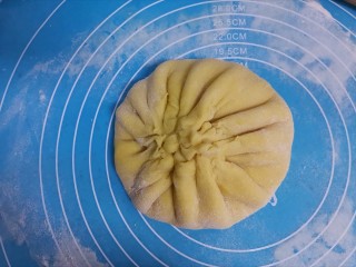 10、奶酪饼,包起来，收口捏紧