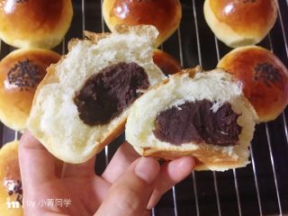 15、红豆沙餐包,烤好啦,又软又好吃哦~