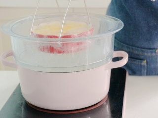 10、豆腐蒸蛋,上锅蒸10分钟左右