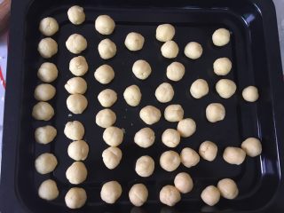 9、笑口酥,大小均匀。