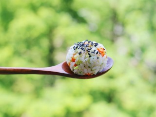 20、西兰花肉松芝士饭团,一口一个停不下来。