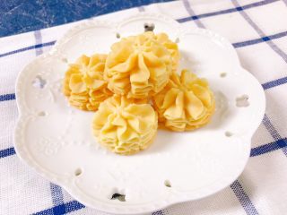 16、酥酥的香草曲奇小花,记得凉透后密封保存哦