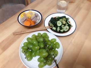 14、胡萝卜玉米排骨汤,今天我配一碟拍黄瓜????