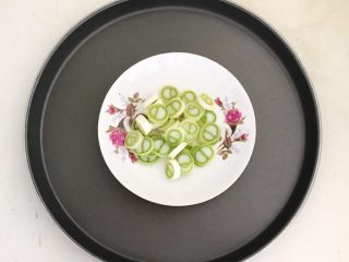 4、5分钟快手菜 清炒豆腐,大葱切成葱花