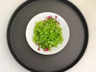 5、5分钟快手菜 清炒豆腐,小辣椒切成小丁