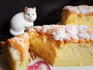 16、魔法蛋糕,从上而下切一块放嘴里明显有三种口味的感觉，嫩嫩的蛋糕很有口感。