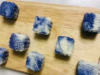 23、青花瓷奶黄冰皮月饼,制作随累但是很满足