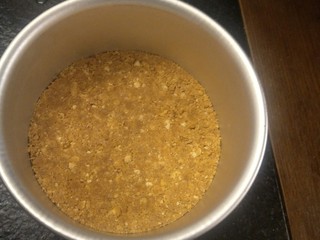 19、不一样的红薯芝士蛋糕????—绝赞美味!,压一压。当蛋糕的饼干底。