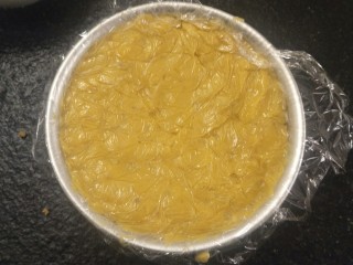 21、不一样的红薯芝士蛋糕????—绝赞美味!,再加入冷却好的的红薯泥隔保鲜膜压一压。