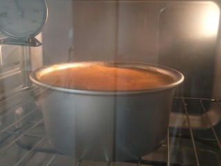 24、不一样的红薯芝士蛋糕????—绝赞美味!,蛋糕160°烤35分钟。观察表面上色就可以了。顶火可以高一点。