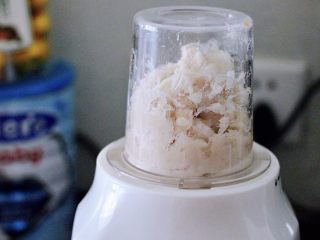 6、鳕鱼蛋卷（宝宝辅食）,用料理机把鳕鱼打成鱼泥