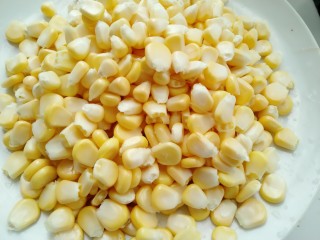 2、素三彩,冼净剥粒