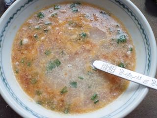 6、葱花肉末蒸蛋,再加入适量清水