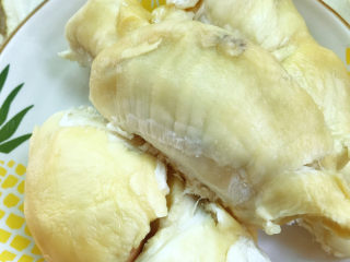 2、榴莲炖鸡,剥肉吃