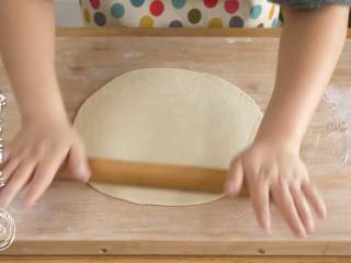 6、9m+麻酱小饼(宝宝辅食),擀成薄饼~