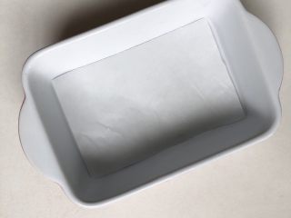 8、黄金蔬菜米糕,碗底垫一张油纸