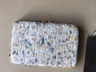 13、黄金蔬菜米糕,倒扣脱膜，撕去油纸，切小块