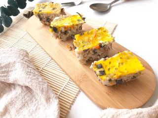 14、黄金蔬菜米糕,刚才搅打了2分钟，出炉后能看到米糕蓬松的长高不少哦