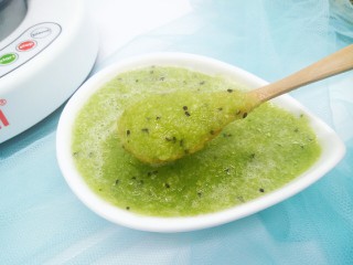 15、猕猴桃黄瓜汁,成品图。