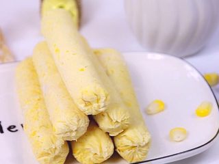 10、鸡肉玉米芝士肠 宝宝营养辅食，芝士+蛋清,蒸好晾凉拨开锡纸，浓浓的玉米和芝士的香味，满屋飘香一点不夸张。