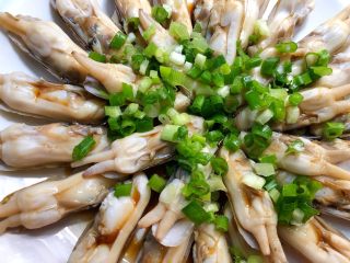 13、香辣老蛏,撒上葱叶