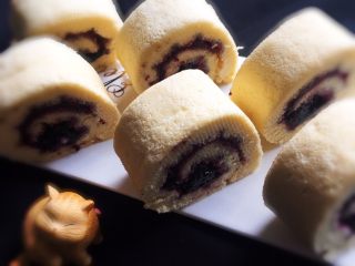 22、桑椹蛋糕卷,漂亮的蛋糕卷就完成了,我蛋糕卷的菜谱发布过十几个,喜欢的可以去看看。